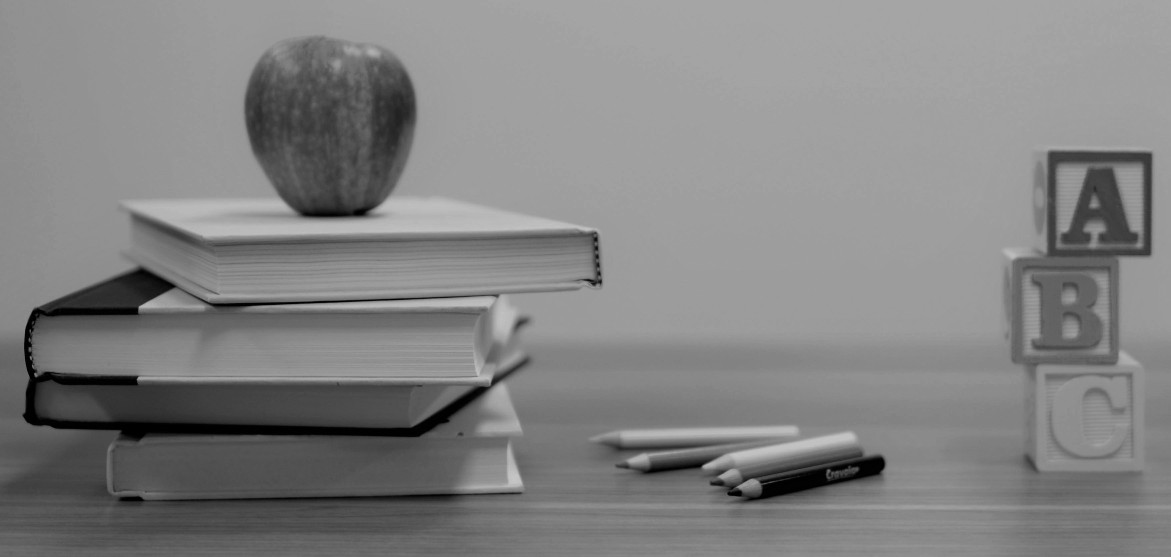 table-apple-books-pencils